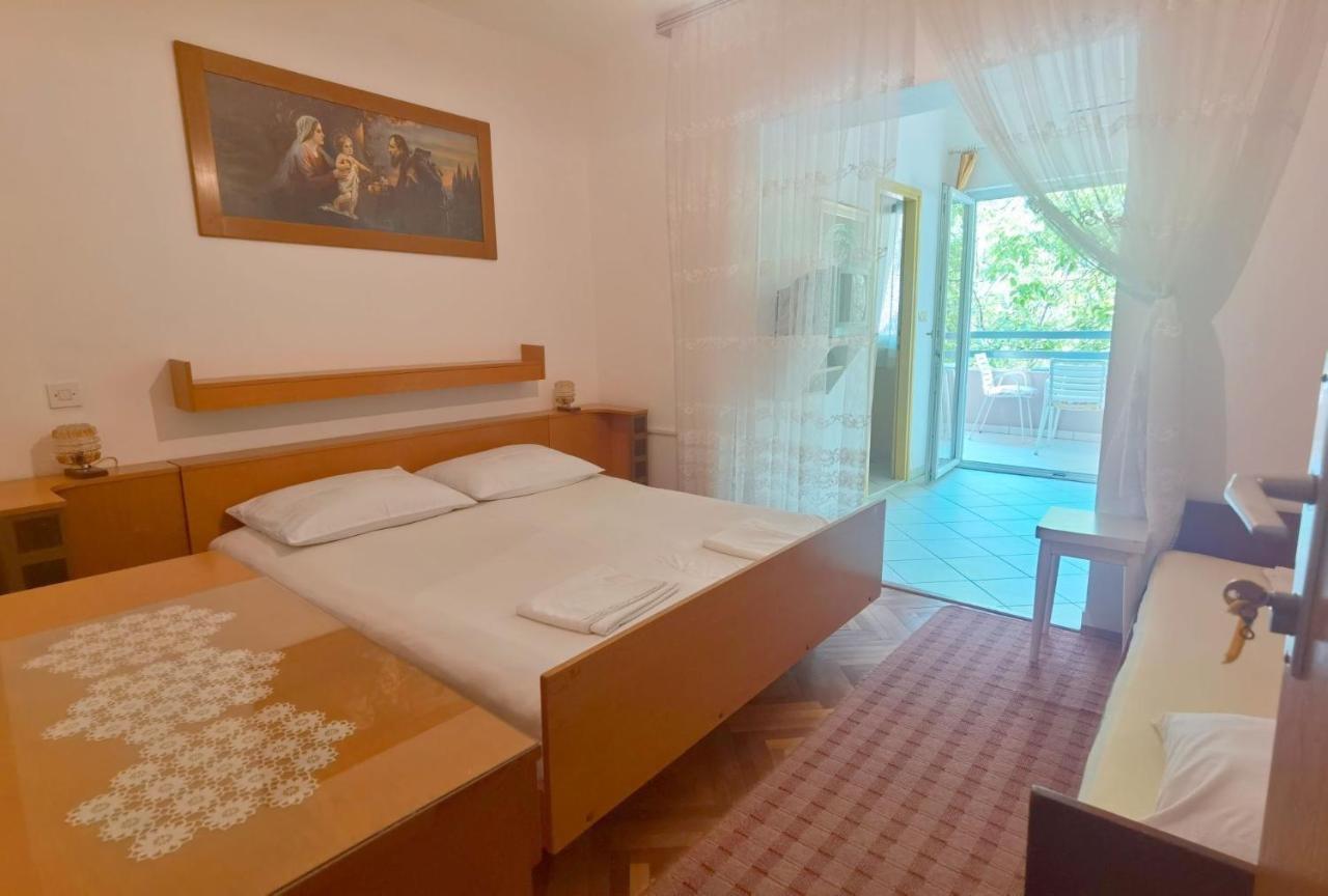 Beach House - Apartments Ana Duće Camera foto