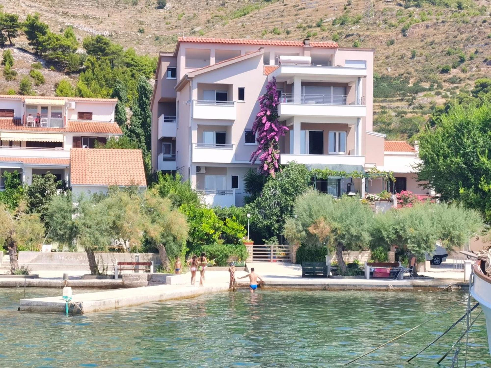 Beach House - Apartments Ana Duće Esterno foto